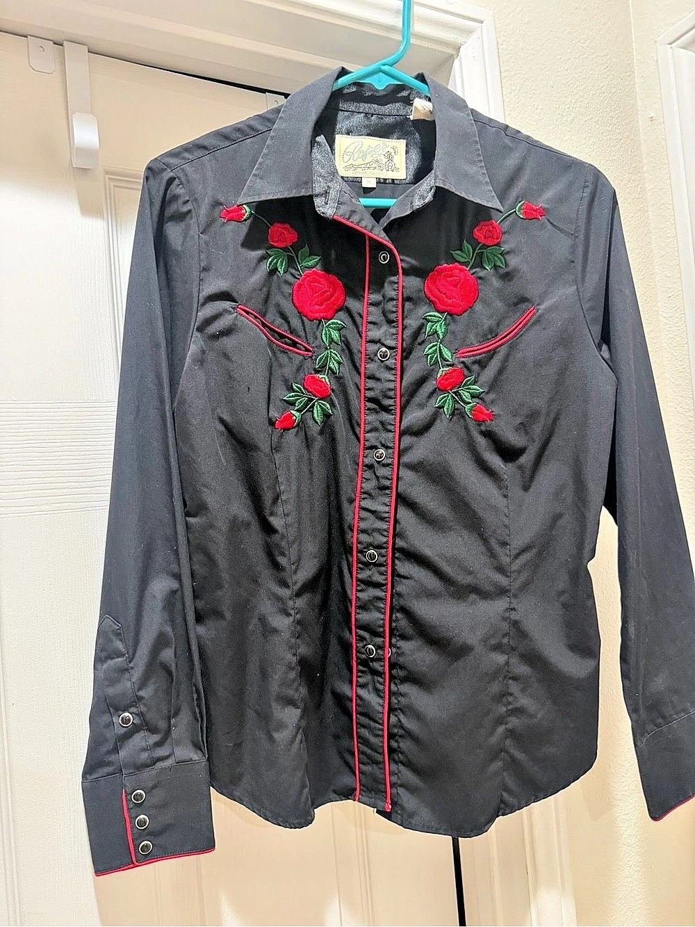 Roper Embroidered Rose Western Shirt in Black & Red